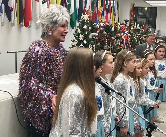 Cook County Treasurer Maria Pappas at past holiday party with young performers. (Photo by Candace Jordan)